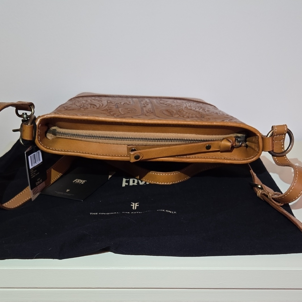Frye MELISSA ARTISAN HOBO IN SUNFLOWER. NWT LIMITED EDITION - Picture 10 of 14
